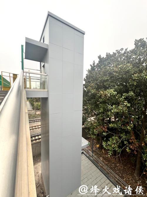 过个天桥要爬三四层楼那么高!杨浦这处“交通要道”急盼加装无障碍电梯