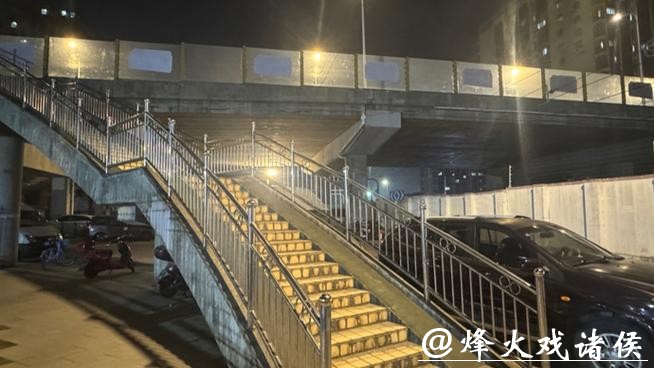 过个天桥要爬三四层楼那么高!杨浦这处“交通要道”急盼加装无障碍电梯 过个天桥要爬三四层楼那么高!杨浦这处“交通要道”急盼加装无障碍电梯