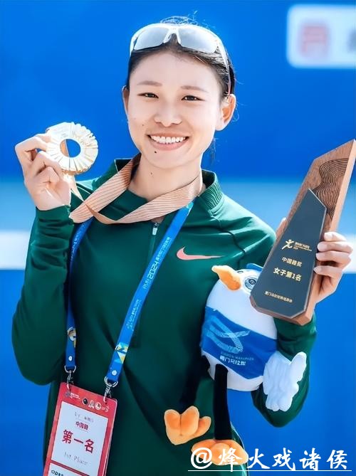 全运会女子马拉松张德顺成功卫冕 成为国内第一人 全运会女子马拉松张德顺成功卫冕 成为国内第一人