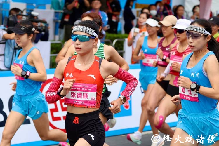 全运会女子马拉松张德顺成功卫冕 成为国内第一人 全运会女子马拉松张德顺成功卫冕 成为国内第一人